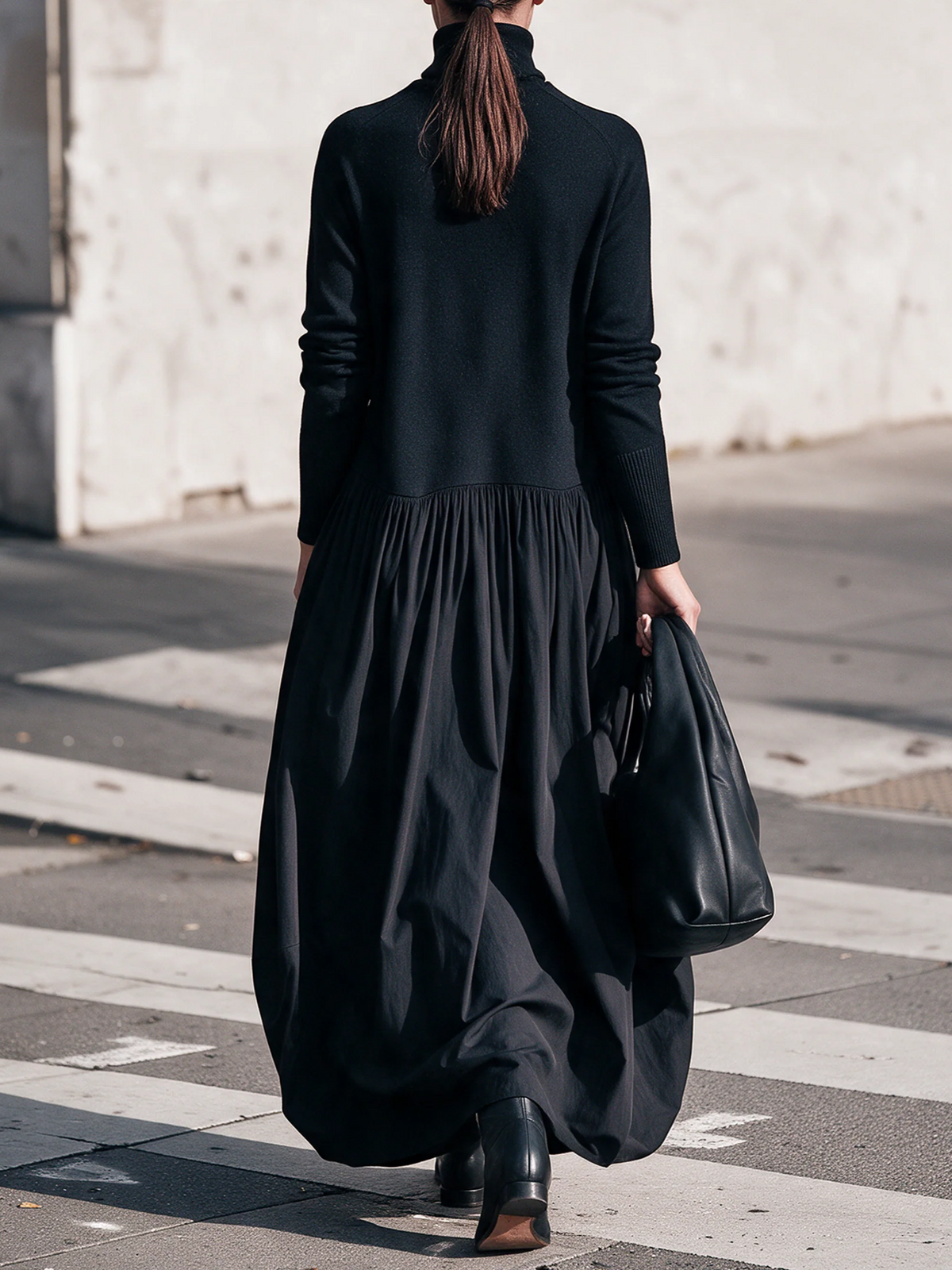 Celinne- Abito lungo oversize nero con collo alto e tasche decorative